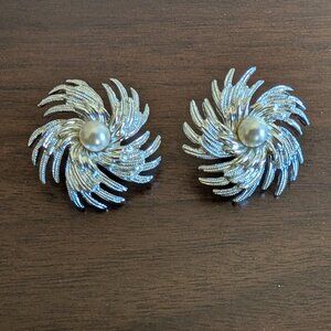 Vintage Sarah Coventry Spiral Textured Silver Tone Earrings Faux Pearl Clip On